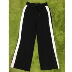 GU 〈イージーラインワイドパンツ〉のサムネイル