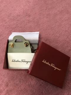 Salvatore Ferragamo 可愛いバッグ型キーホルダーのサムネイル