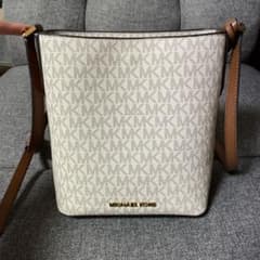 GWセール【美品】マイケルコース   ショルダーバッグのサムネイル