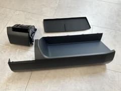 ルーミー　トヨタ純正後期型オープントレイ+ドリンクホルダー ルーミー トヨタ純正後期型オープントレイ+ドリンクホルダー - メルカリ