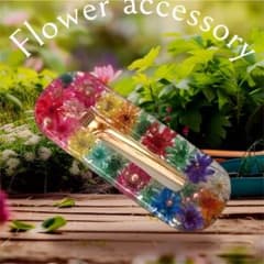 お花を詰めこんだヘアクリップ レジン ドライフラワー ハンドメイドのサムネイル