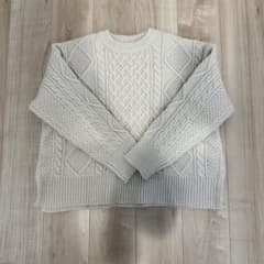 NATURAL BEAUTY BASIC ケーブルニット セーターのサムネイル