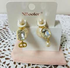新品✨ダブルパールピアス NBoolen ゴールド 華やか アシンメトリーのサムネイル