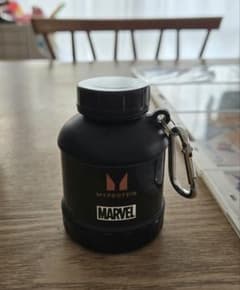 プロテインパウダー収納キーホルダー マイプロテイン ファンネルMarvel