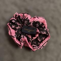 LOUIS VUITTON シルク シュシュ ピンク ブラック - メルカリ