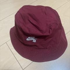NIKE SB バケットハット ボルドー　リバーシブルのサムネイル