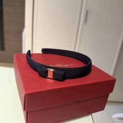 【美品】Salvatore Ferragamo カチューシャ ネイビーのサムネイル