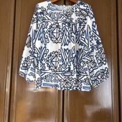 幾何学模様 総柄 長袖ブラウス ❤️[値下げ] ￥800➡︎¥650のサムネイル