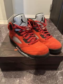 Nike Air Jordan 5 "Toro Bravo"のサムネイル