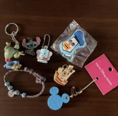 【希少品】ディズニーグッズ ピンバッジ セット まとめ売り ピンズ キーホルダー ディズニー キーホルダー ブレスレット ピンバッジ まとめ売り - メルカリ