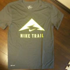 niketrailTシャツ サイズMのサムネイル