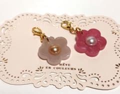 ハンドメイド 花のチャーム 2個セットのサムネイル