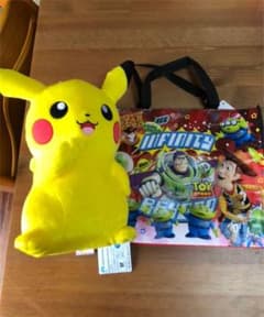 ピカチュウぬいぐるみのサムネイル