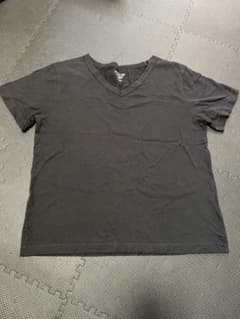 〈送料込〉GU 黒 Vネック 半袖Tシャツのサムネイル
