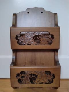 伝統工芸 軽井沢彫り 桜の彫りが美しい レターラック(壁掛け収納