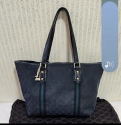 中古品　GUCCI グッチ　シェリーライン　GG柄トートバック　チャーム袋付きのサムネイル