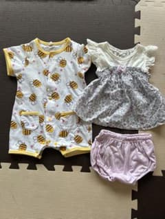 ベビー服 セット ハチ柄 ロンパース　花柄服のサムネイル