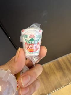 匿名配送　バンダイ カップヌードル　ガチャ　ミニチュアチャーム　チリトマトのサムネイル