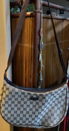 GUCCI　斜め掛けショルダーバッグのサムネイル