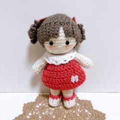 ハンドメイド】あみぐるみ 女の子 着せ替え 巻き髪 リボン - メルカリ
