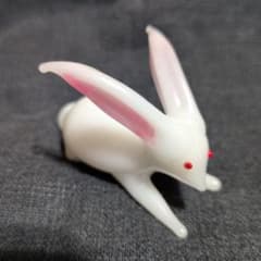 ガラス製ウサギの置物　長さ約6cmのサムネイル