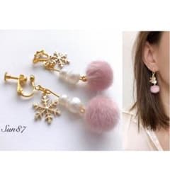 【大人気♡】雪だるまのゆらゆらピアス イヤリング くすみピンクのサムネイル