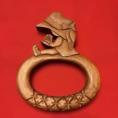 19 木彫り　タオル掛けのサムネイル