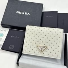 新品】 PRADA プラダ スタッズドレザー 二つ折り 財布 白 - メルカリ