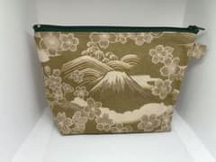 富士山と桜柄オリーブグリーンポーチのサムネイル