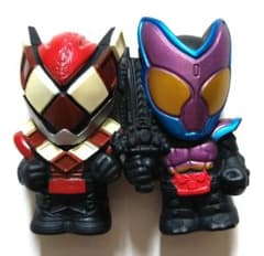 仮面ライダーヴァレン &仮面ライダーガヴミニソフビフィギュア　指人形