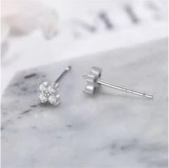小ぶりお花ミニピアス☆のサムネイル