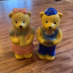 クマの置物タイプの調味料入れ。のサムネイル