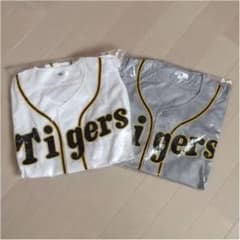 読売新聞 阪神タイガース ユニフォーム 2枚セットのサムネイル
