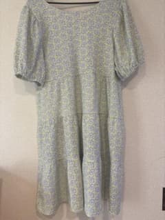 H&M 花柄 ティアードワンピース 半袖のサムネイル