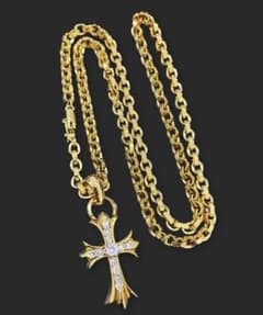 スモールクロスペンダントパヴェダイヤ ペーパーチェーンゴールド