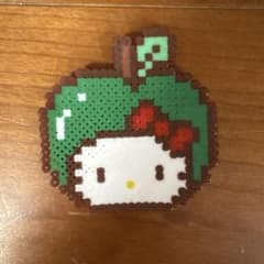 アイロンビーズ ハローキティ 青リンゴのサムネイル