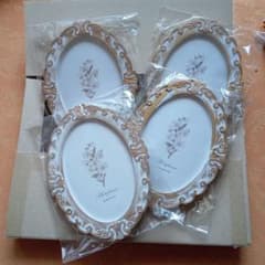 Final price: 4 oval-shaped photo frames, antique reception sign, anonymous shipping.