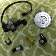 ホーネット VTR250 VTR400 NS50F キーセット タンクキャップのサムネイル