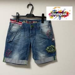 Desigual デシグアル デニムハーフパンツ ショートパンツ 刺繍デザインのサムネイル