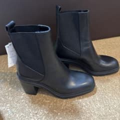 ZARA ブラック サイドゴアショートブーツのサムネイル