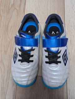 umbro サッカー トレーニングシューズ　21センチのサムネイル