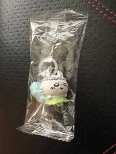 り*ん様 ちいかわ 人魚の島のひみつ 入場者特典 チャームミニフィギュア　モモンのサムネイル