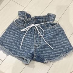 MIUMIUミュウミュウ GWP424 ロゴデニムショートパンツ 24 MIUMIUミュウミュウ GWP424 ロゴデニムショートパンツ 24 - メルカリ