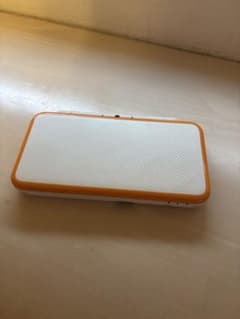 New 2DS LL ホワイト/オレンジ　動作確認済みのサムネイル