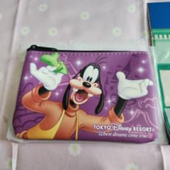 新品未使用　TOKYO Disney Resort グーフィー ポーチのサムネイル