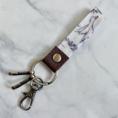 リバティ セオ ピンク キーホルダー キーリング ラミネート