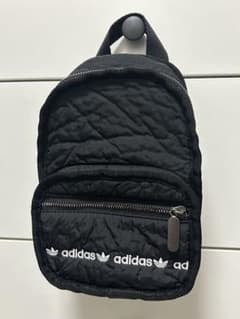 adidas キルティングリュック 黒のサムネイル