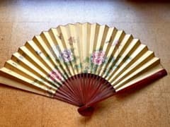 縁起物/インテリア/香港の大きな扇子/花と蝶の優しげな絵柄のサムネイル