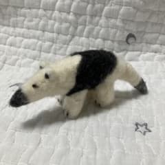 ハンドメイド 羊毛フェルト ミナミコアリクイ 置物のサムネイル