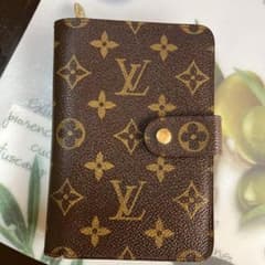 ルイヴィトン　モノグラム　ポルトパピエジップ二つ折り長財布のサムネイル